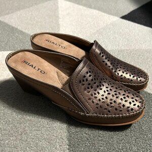 RIALTO Sedona Clogs/Mules Gold/Metallic Women's Size 7M
